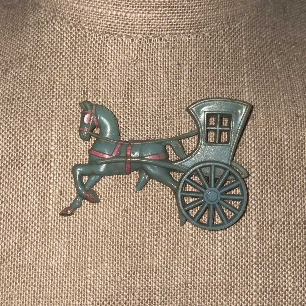 Vintage 1940s Blue & Pink Celluloid Horse and Carriage Brooch – Rare Figural Des - Picture 2 of 6